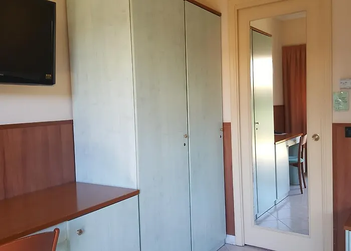 Laurence Hotel 3*